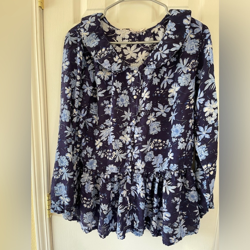 3 for $30! ❤️Vintage 80s, 90s beautiful floral blouse. Great condition.